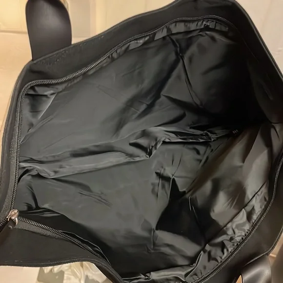 Victoria’s Secret sparkle tote bag comes with small cosmetic bag - Picture 7 of 7